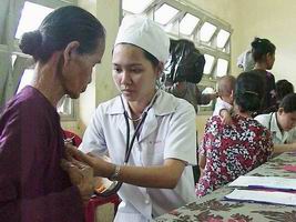 Để thực hiện tốt chính sách KCB cho người nghèo