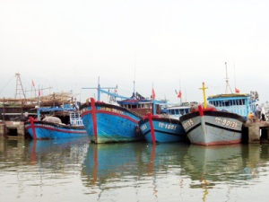 Tàu cá khai thác ngoài vùng biển Việt Nam phải có thiết bị an toàn tối thiểu cho người và tàu cá