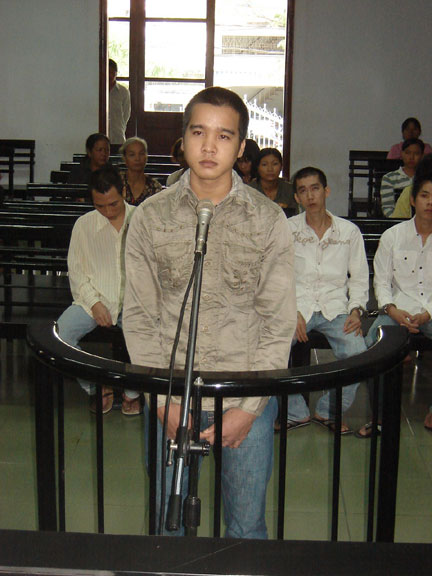 Án nặng cho những kẻ giật điện thoại di động