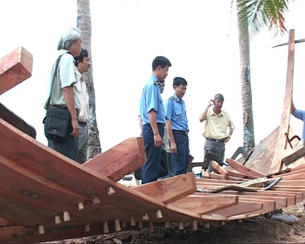 Tuyên truyền đi đôi với kiểm tra