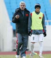 Công Vinh tái ngộ Huấn luyện viên Calisto