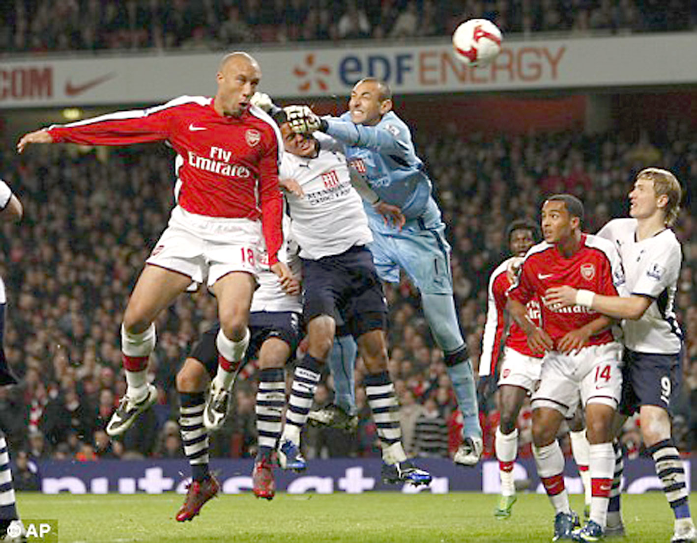 MU đụng độ Tottenham, Arsenal gặp Man City