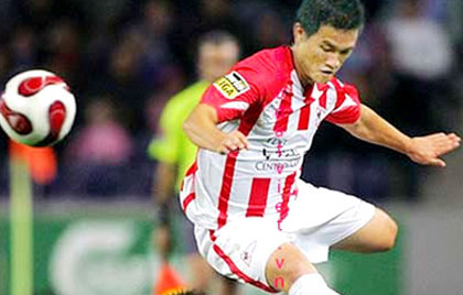 Công Vinh không được ra sân trong trận thua của Leixoes