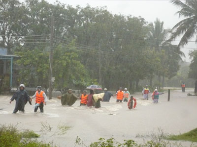 Hỗ trợ miền Trung khắc phục hậu quả cơn bão số 11