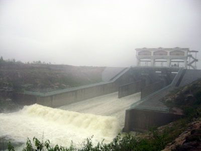 Hồ Suối Dầu đồng loạt xả lũ ở các cửa