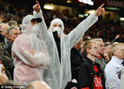 Manchester United "đè mặt" Barca, Real về sức hút cổ động viên