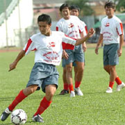 Thành lập đội cựu ngôi sao Việt Nam đấu với Manchester United và Liverpool