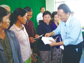 Các đơn vị, doanh nghiệp ủng hộ đồng bào bị bão lụt