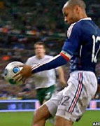 Pháp phải đá lại trận play-off?