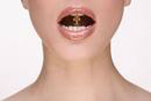 Bị nứt nơi góc miệng (rách khóe môi)