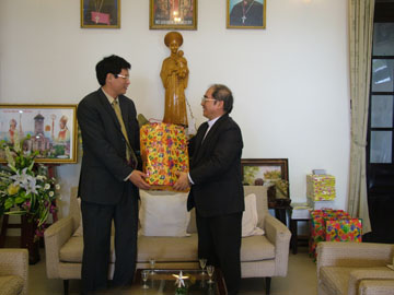 Chúc mừng các cơ sở Công giáo và Tin Lành nhân dịp Giáng sinh và năm mới