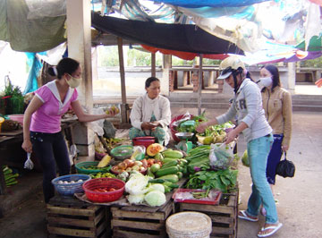 “Đắng miệng” bữa cơm công nhân