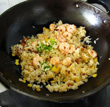 Mách bạn: Rang cơm nguội sao cho ngon?