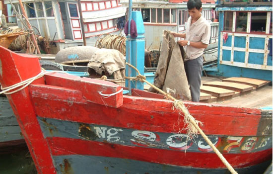 Một số tàu đánh bắt cá của ngư dân Quảng Ngãi đã gặp nạn thời gian qua. Ảnh: Vũ Trung 