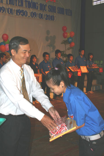 Tuyên dương 60 gương thanh niên xuất sắc