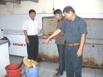 Nhà hàng cũng… chẳng vệ sinh!