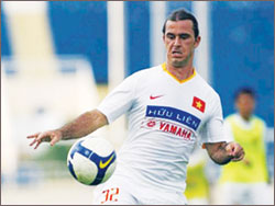 Huỳnh Kesley đoạt Chiếc giày vàng Việt Nam 2009