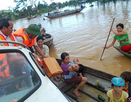 Lần đầu tiên có Nghị định xử phạt vi phạm hành chính trong lĩnh vực phòng, chống lụt, bão