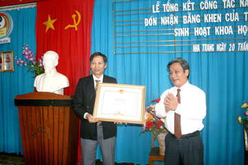 Nhận bằng khen của Thủ tướng Chính phủ