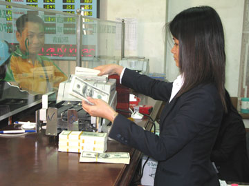 Huy động không tăng, doanh nghiệp lãnh đủ