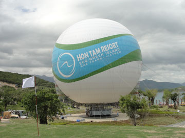 Bay cùng khinh khí cầu