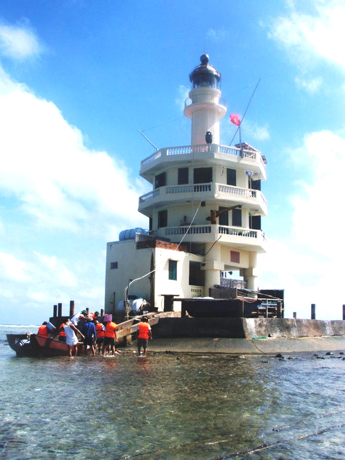 Trạm hải đăng đảo Tiên Nữ - quần đảo Trường Sa.