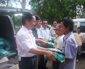 Tặng quà Tết cho 78 hộ đồng bào dân tộc thiểu số xã Ninh Tân (Ninh Hòa, Khánh Hòa)