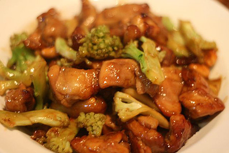 Món ăn: Gà xào hạt điều xốt me chua ngọt