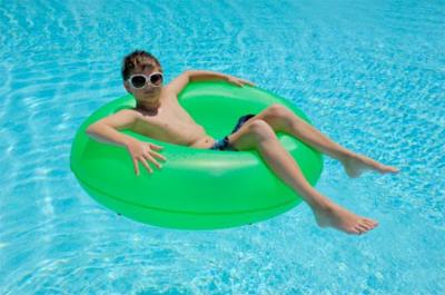 Tập trung dạy bơi cho học sinh khối lớp 4