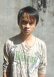 Vận động 2 đối tượng có lệnh truy nã ra đầu thú