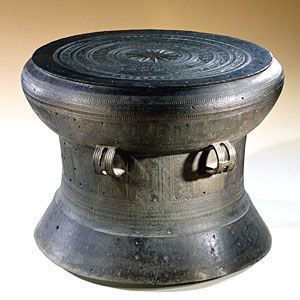 Đúc 100 trống đồng mừng đại lễ 1.000 năm Thăng Long - Hà Nội