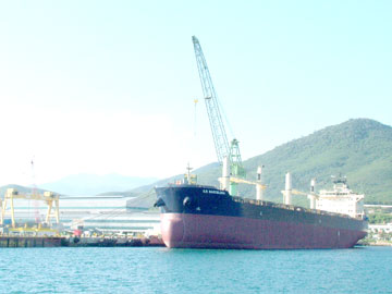 Tàu 56.000 tấn số 4 được đóng mới tại&nbsp; Hyundai VinaShin đang chờ ngày bàn giao.