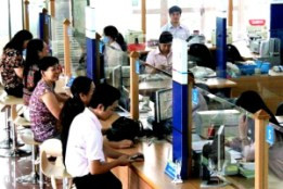 Việc mở cho vay lãi suất thỏa thuận đối với nhu cầu vốn trung và dài hạn được đánh giá là sẽ khắc phục tình trạng các ngân hàng “né” trần lãi suất, đồng thời giúp khơi thông dòng vốn tín dụng hiện nay - Ảnh minh họa