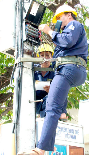 Viễn thông Khánh Hòa thường xuyên kiểm tra chất lượng hoạt động của các mạng điện thoại.