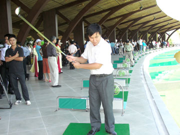 Sân tập golf tại Khu Du lịch Hòn Tằm.