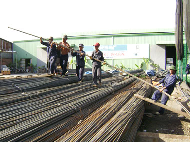 Giá tăng, tiêu thụ chậm