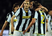 1,1 triệu USD để Juventus và Atletico Madrid đến Việt Nam