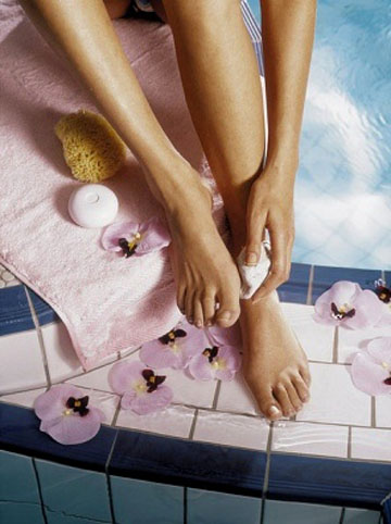 Chăm sóc đôi chân để tự tin diện dép xỏ ngón