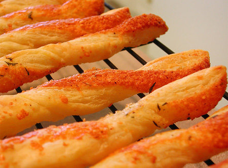 Món ăn: Bim bim phomat thơm giòn