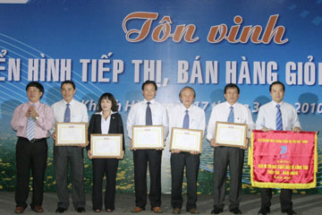 Tôn vinh điển hình tiếp thị, bán hàng giỏi năm 2009