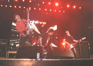 Cuồng nhiệt với “bão rock”