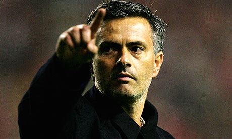 Mourinho ở lại Inter để chờ thời