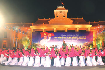 35 năm -   tự hào một chặng đường