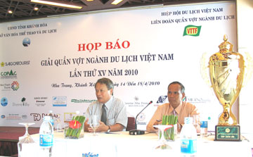 Gần 500 tay vợt tranh tài