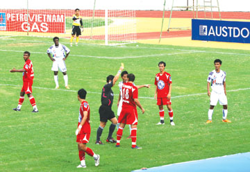 3 điểm cho đội chủ nhà?