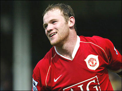 Wayne Rooney cạnh tranh với Drogba