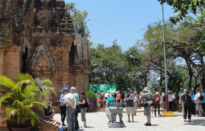 Tàu du lịch Diamond Princess cập cảng Nha Trang