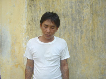 Cướp giật, vào tù