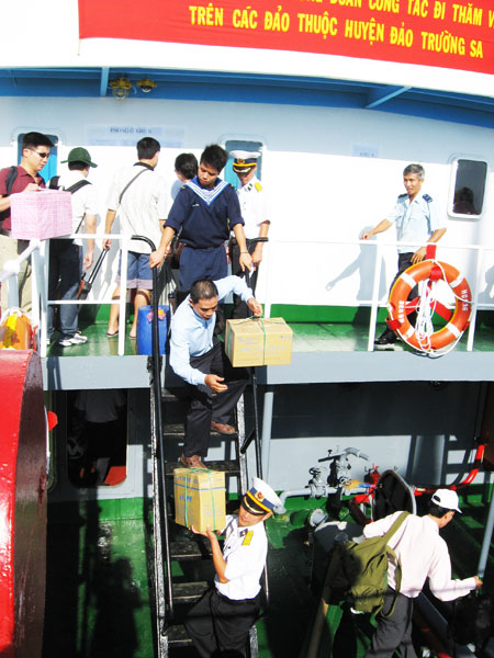 Khanh Hoa Province leaders visit Truong Sa Island District