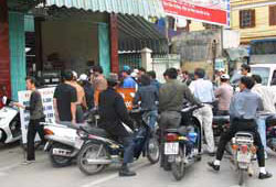 Bắt đầu giảm thuế nhập khẩu xăng dầu